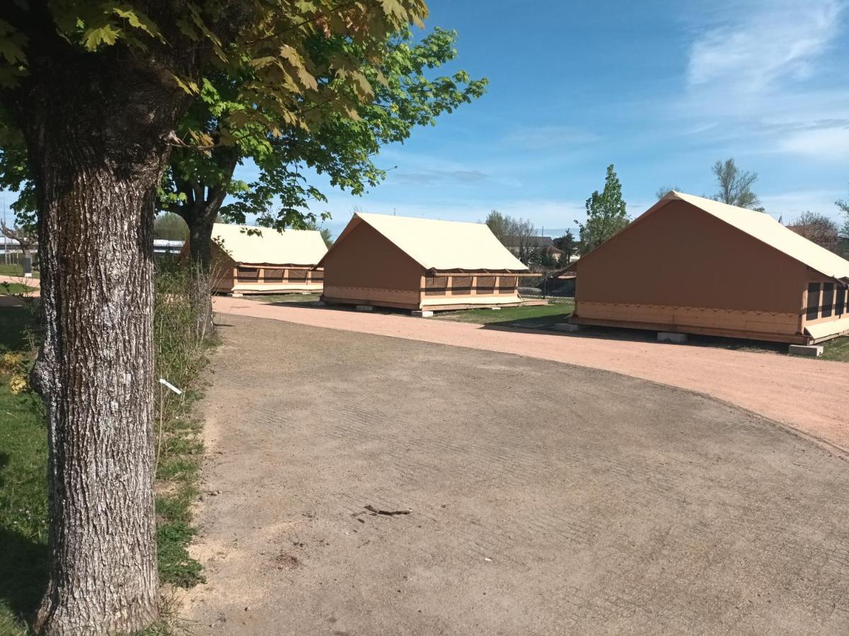 Tente Lodge Pour 5 Personnes En Bordure De La Riviere Allier Au Sein D'Un Petit Camping Saint-Yorre Eksteriør bilde
