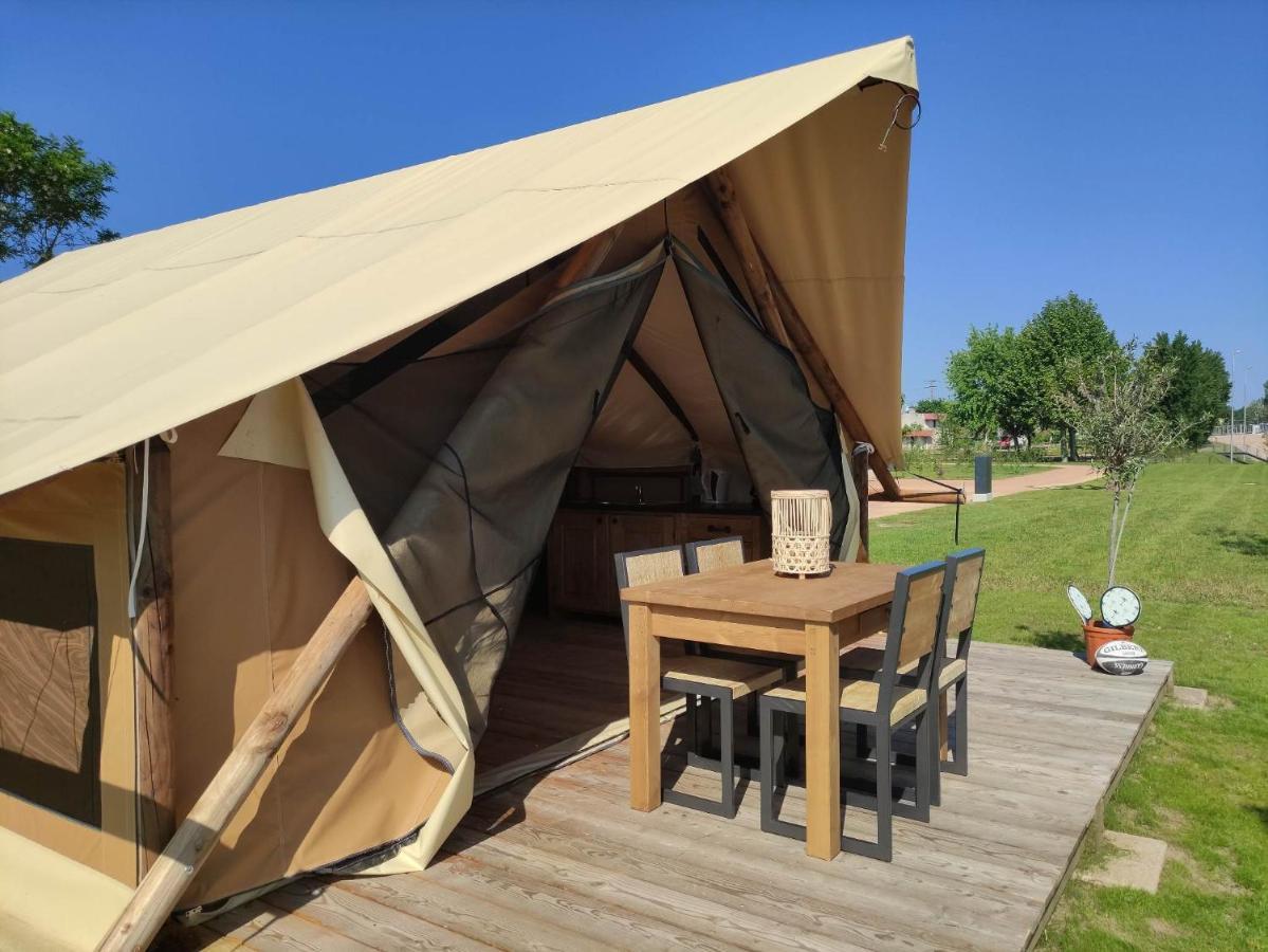 Tente Lodge Pour 5 Personnes En Bordure De La Riviere Allier Au Sein D'Un Petit Camping Saint-Yorre Eksteriør bilde